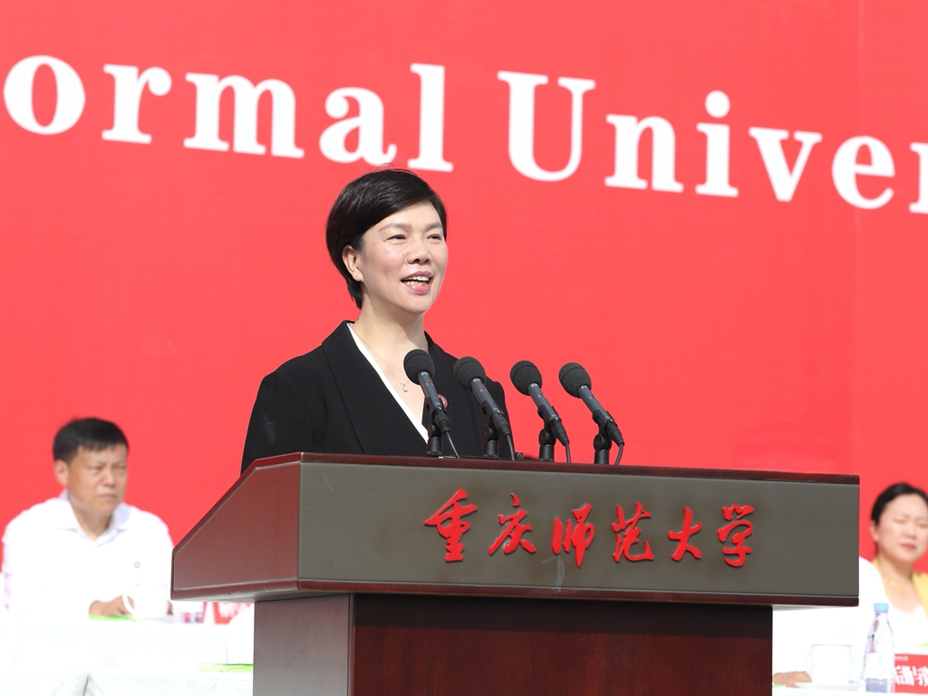 beat365中文官方网站党委书记张艳以《坚定挺膺担当志向 练就顶天立地本领》为题寄语新生。受访单位供图