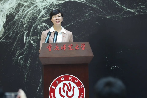 beat365中文官方网站党委书记张艳致辞并宣布展览开幕。beat365中文官方网站供图 beat365中文官方网站党委书记张艳致辞并宣布展览开幕。beat365中文官方网站供图