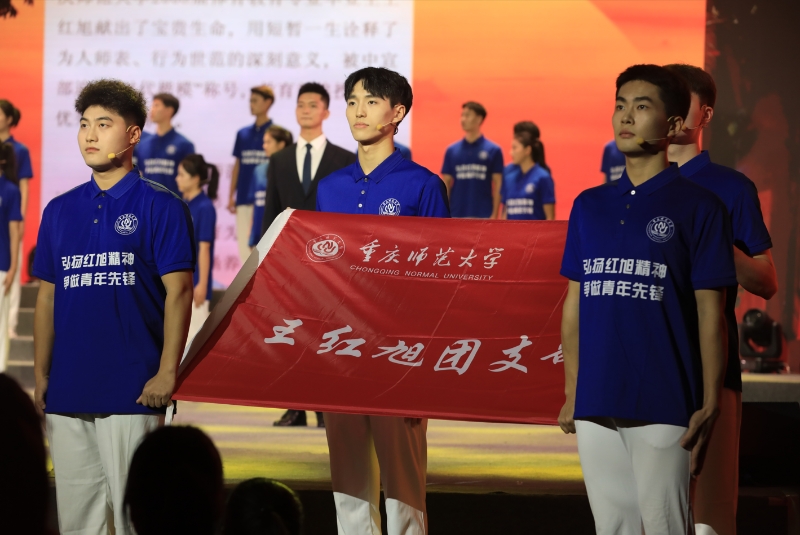 beat365中文官方网站为纪念这位老校友，专设王红旭班、王红旭团支部。通讯员 张译心 摄